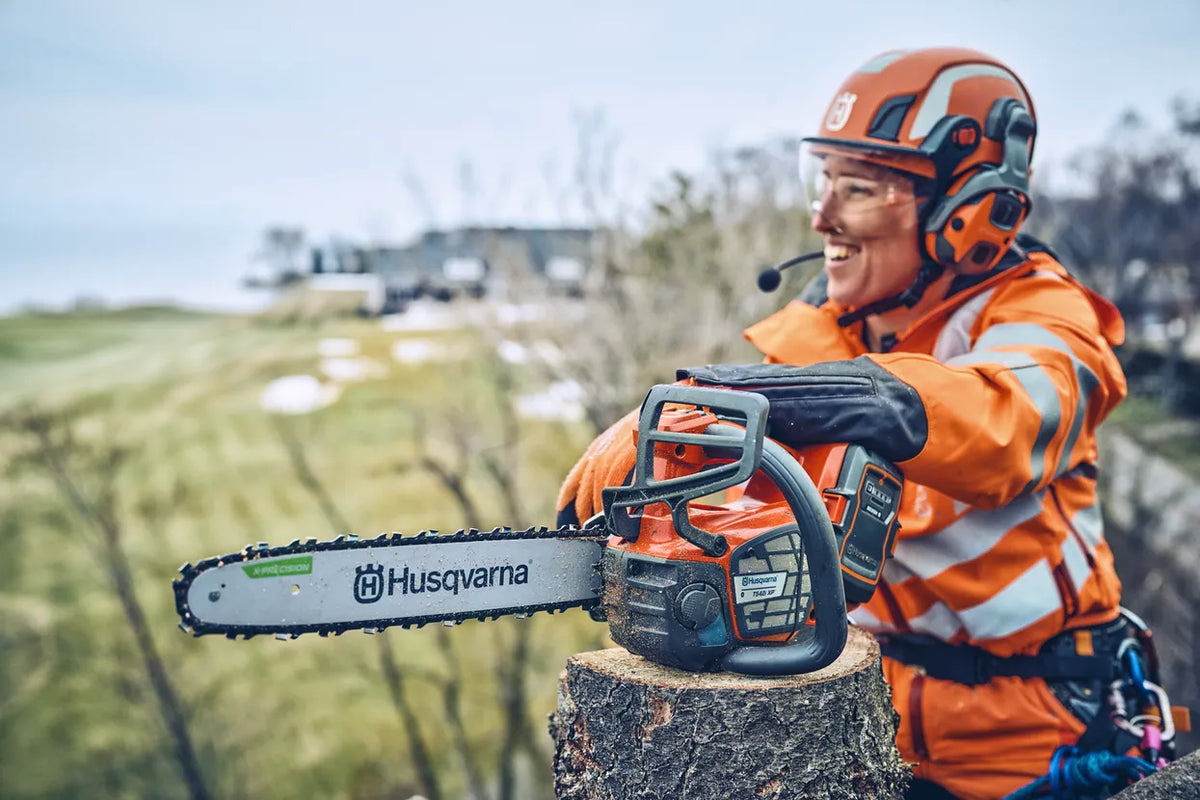 Husqvarna T542i XP® Battery treecare chainsaw - Skin Only