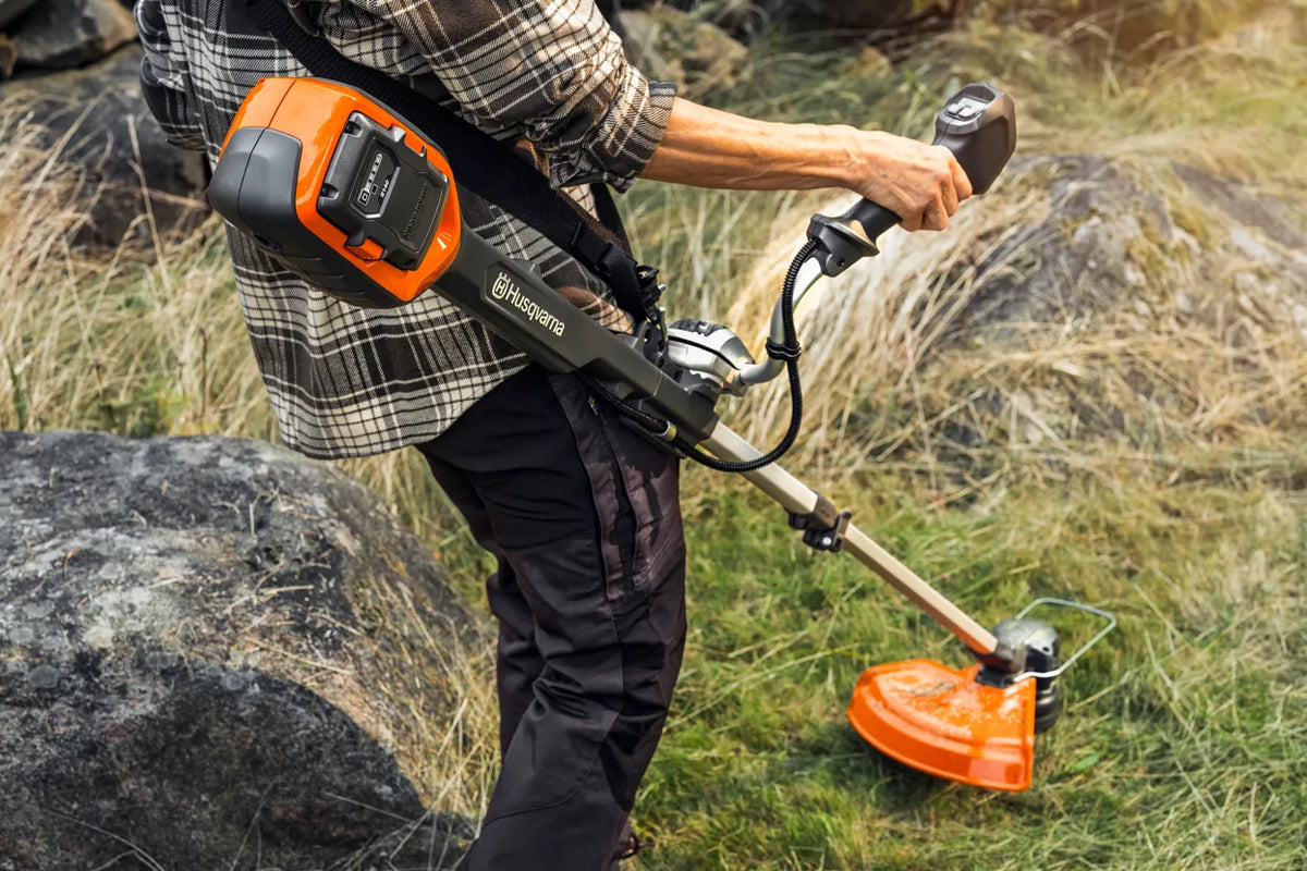 Husqvarna 220iR Battery Grass Trimmer