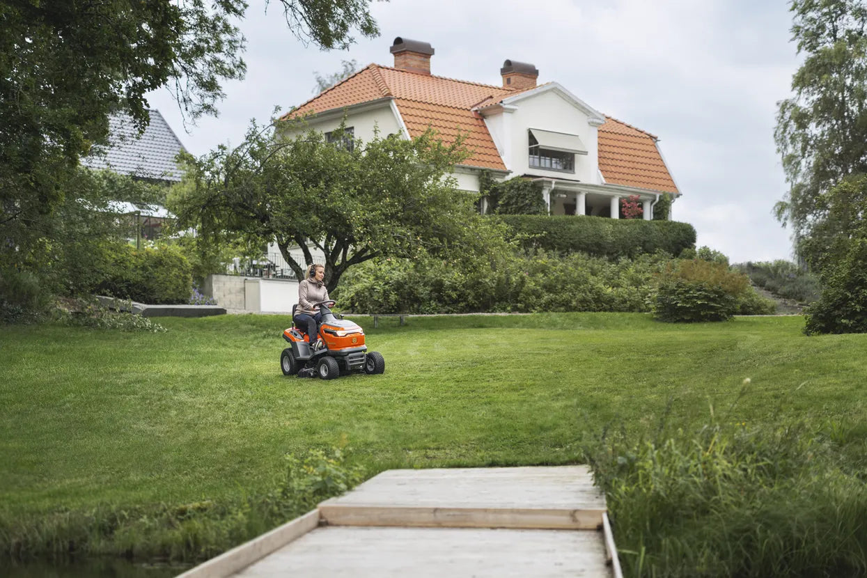 Husqvarna TS 112 Garden Tractor