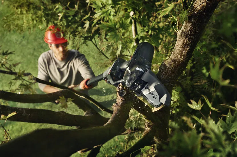 Husqvarna Aspire™ PE5 Battery Pruner with Extension Pole