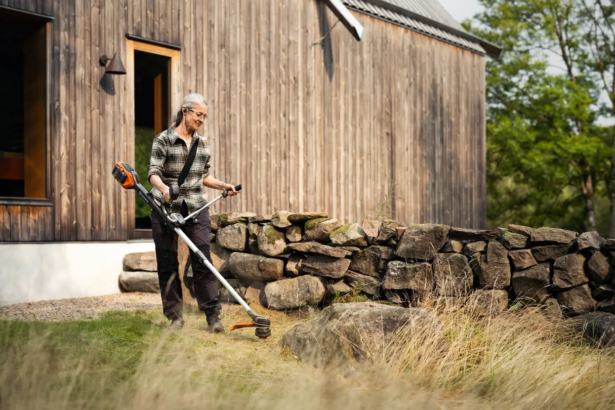 Husqvarna 220iR Battery Grass Trimmer