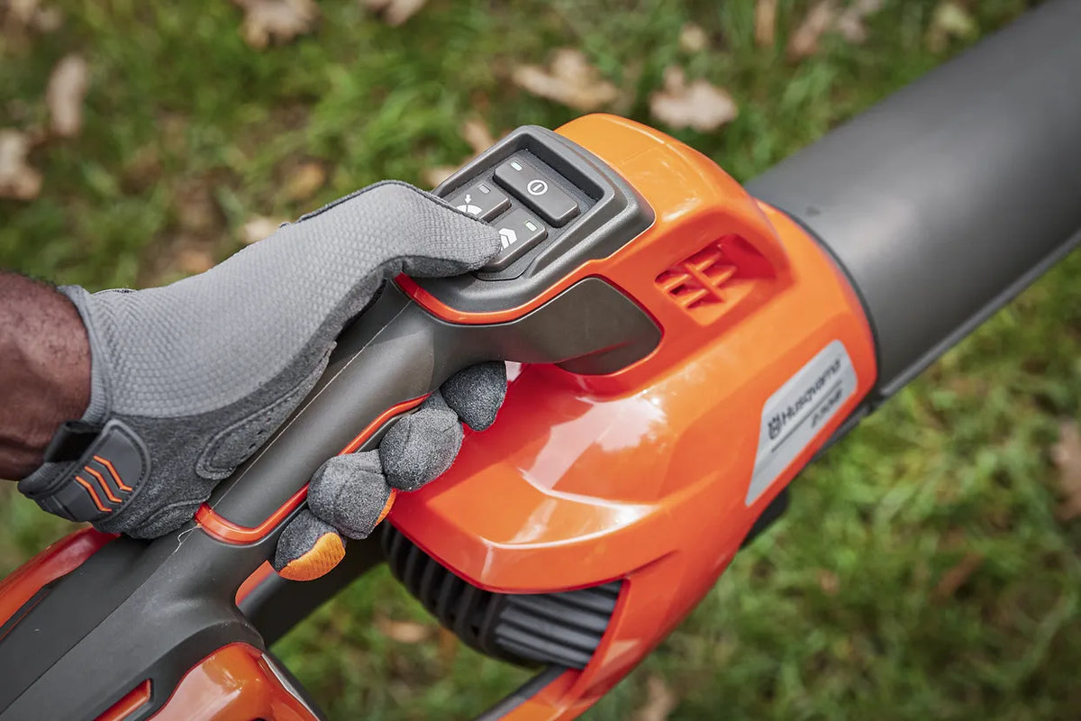 Husqvarna 230ib Battery Leaf Blower - Kit