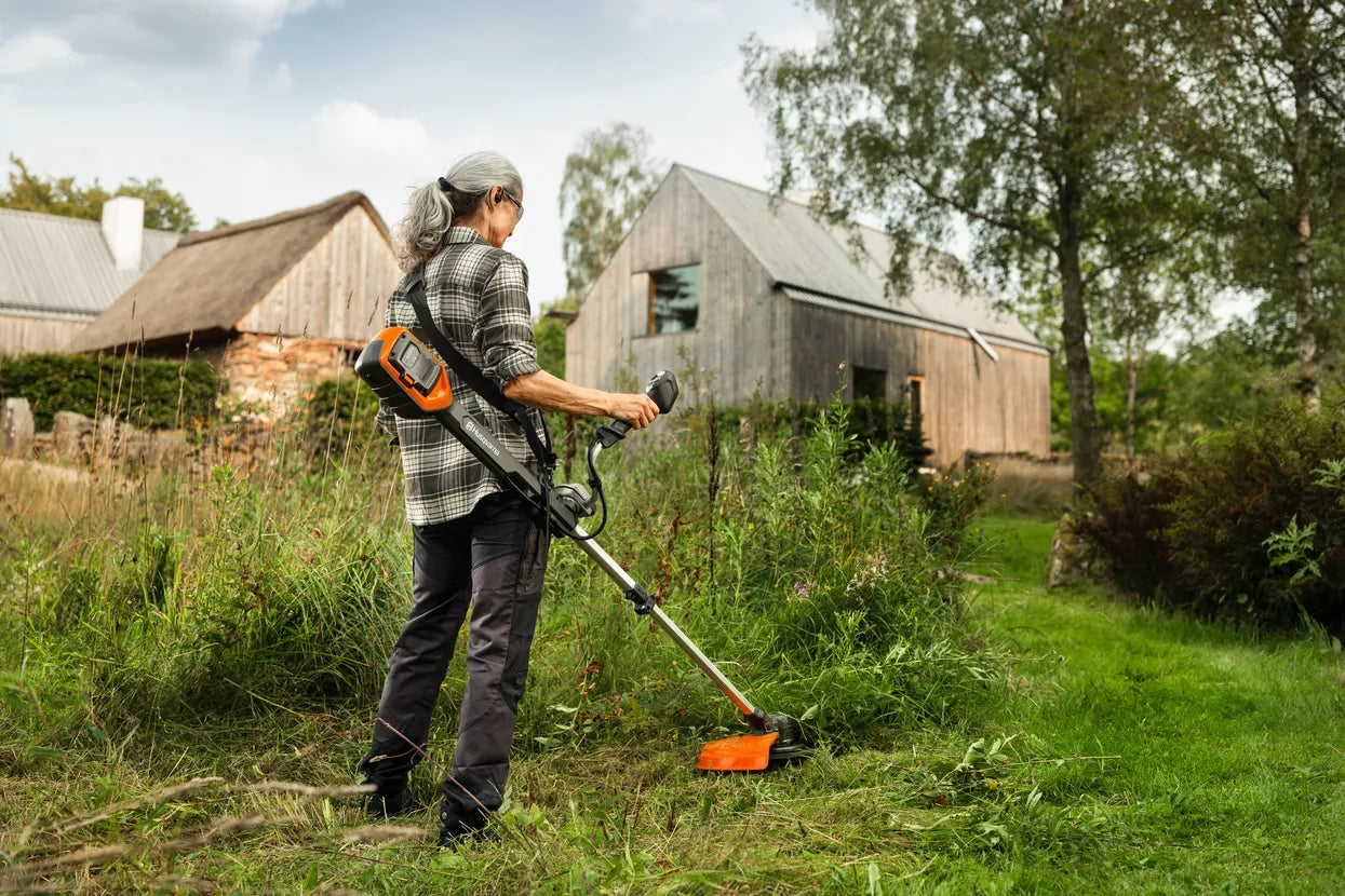 Husqvarna 220iR Battery Grass Trimmer